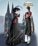 historische Kostüme und Stelzenfiguren Barock